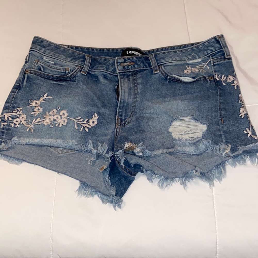 EXPRESS Shortie Relaxed Low Rise Jean Shorts